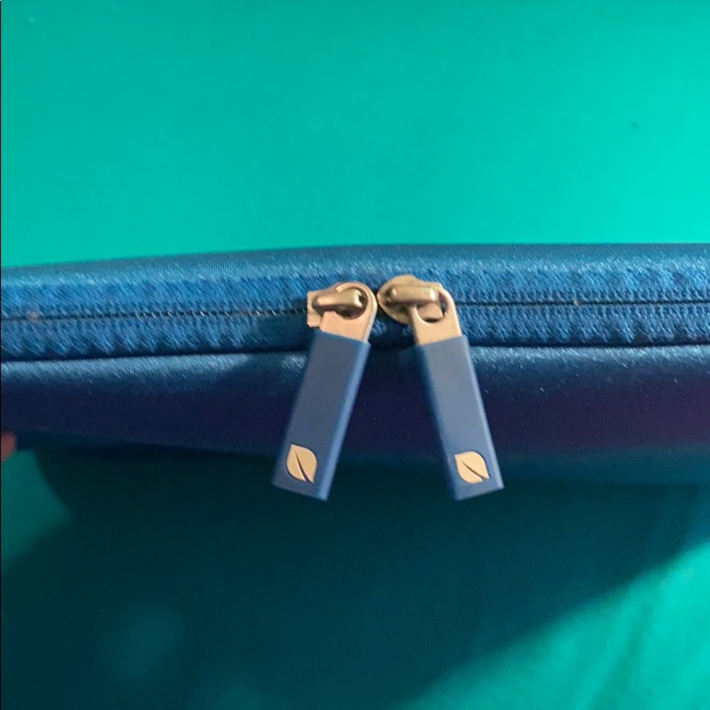 Blue Incase laptop sleeve MacBook 13” - Picture 4 of 6